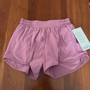 Lululemon Hotty Hot LR Short 4” *Lined